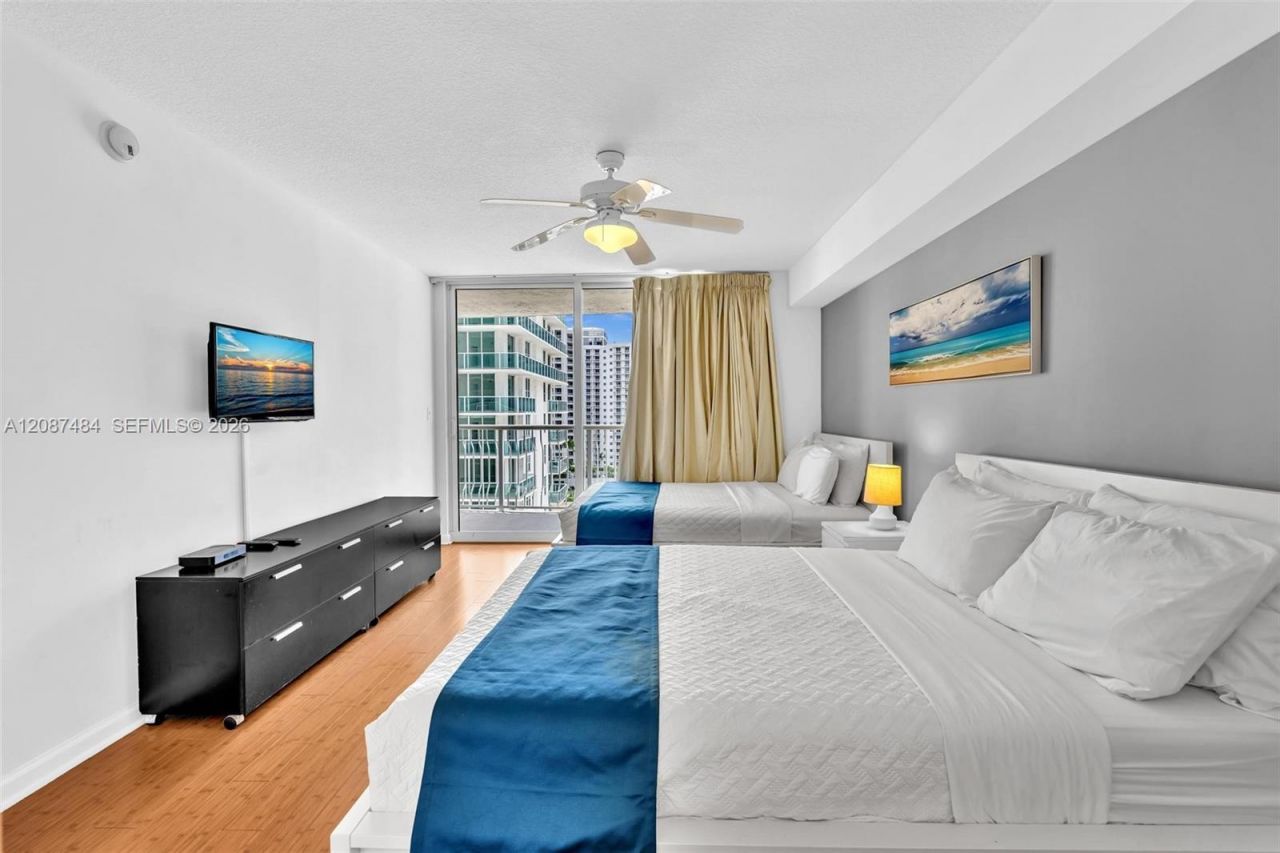 1200 Brickell Bay Dr, Unit 2119, Miami, FL 33131 Photo