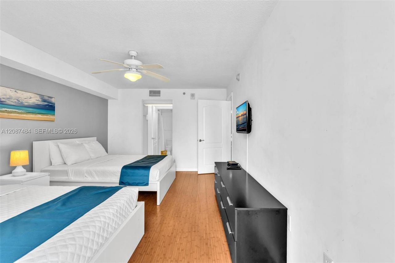 1200 Brickell Bay Dr, Unit 2119, Miami, FL 33131 Photo