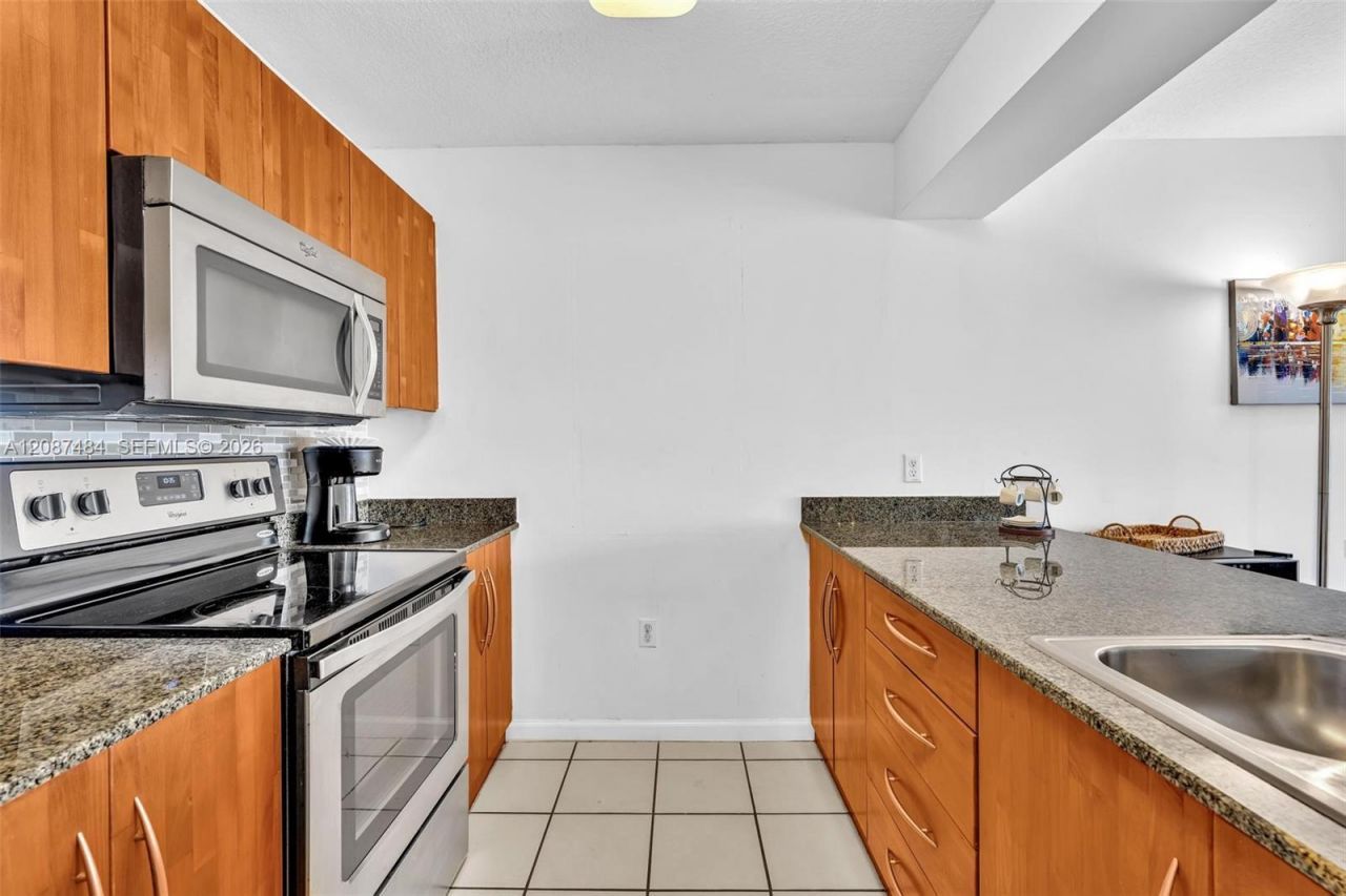 1200 Brickell Bay Dr, Unit 2119, Miami, FL 33131 Photo