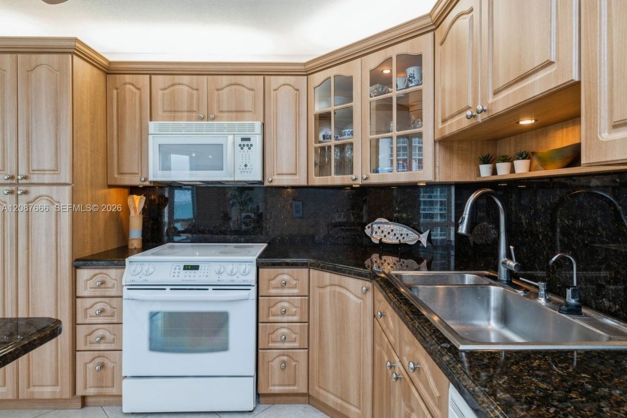 6423 Collins Ave, Unit 1201, Miami Beach, FL 33141 Photo