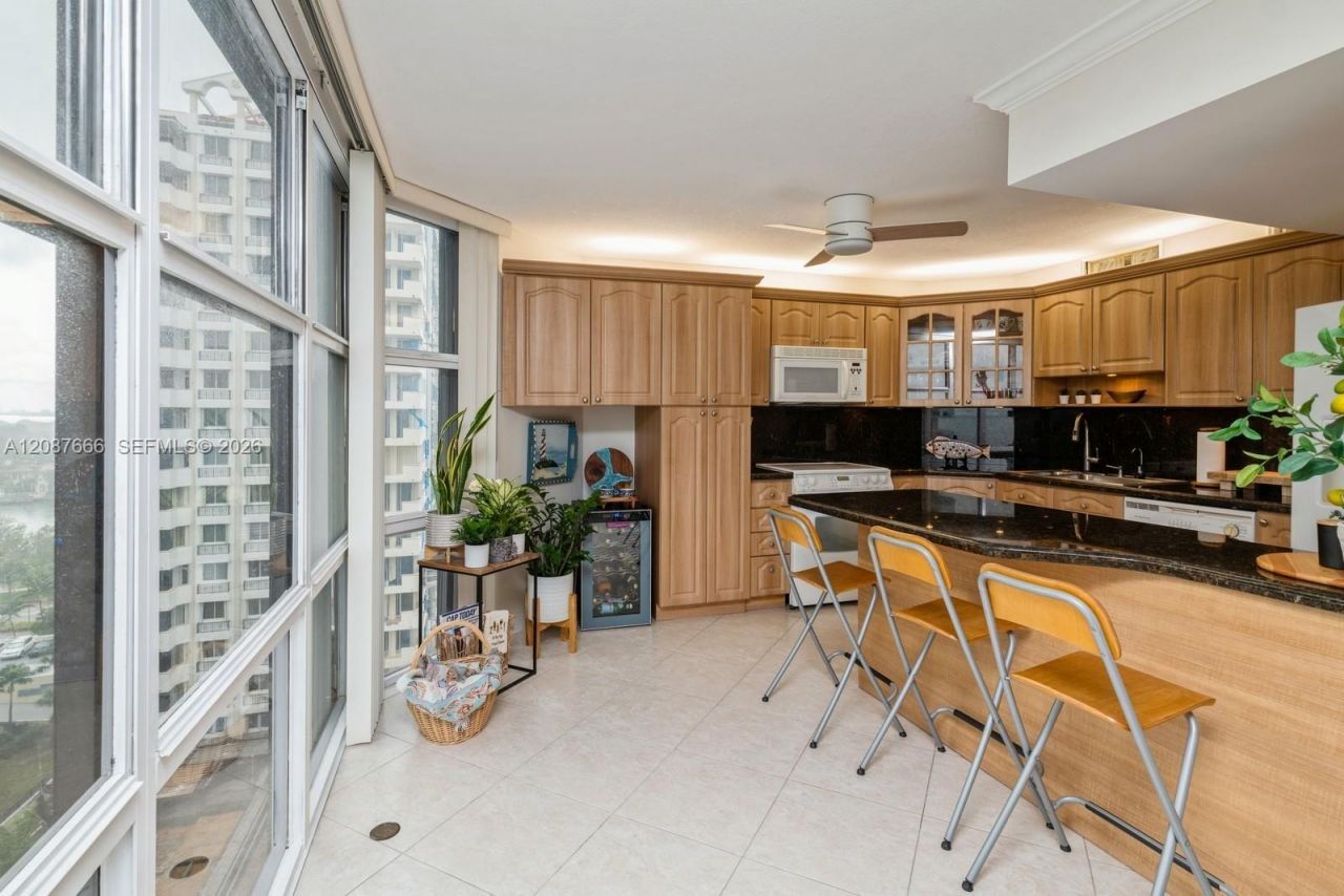 6423 Collins Ave, Unit 1201, Miami Beach, FL 33141 Photo