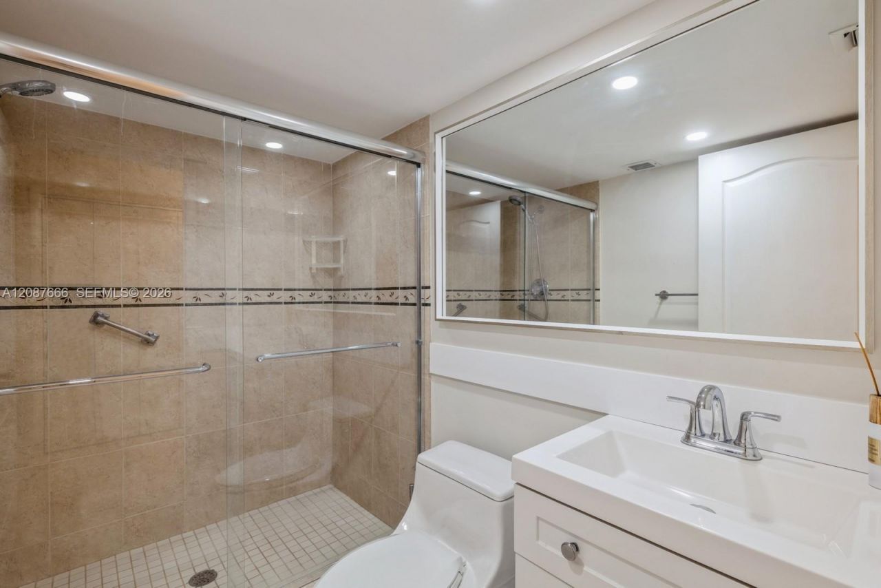 6423 Collins Ave, Unit 1201, Miami Beach, FL 33141 Photo