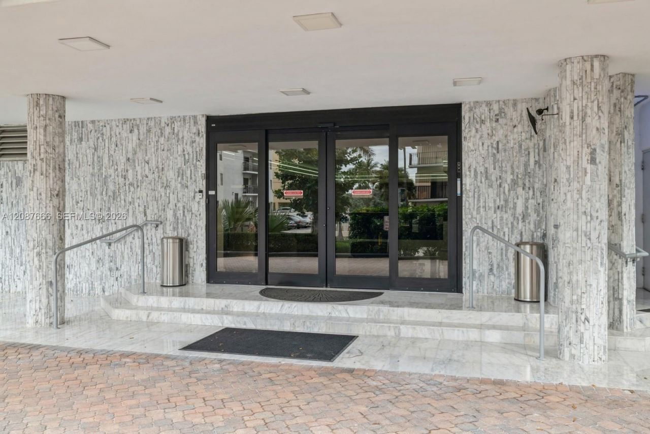 6423 Collins Ave, Unit 1201, Miami Beach, FL 33141 Photo