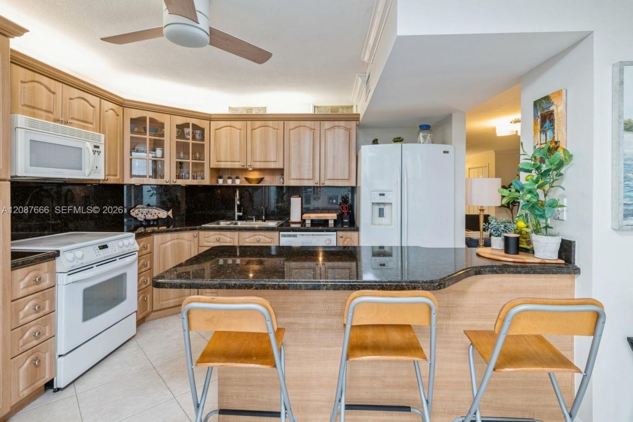 6423 Collins Ave, Unit 1201, Miami Beach, FL 33141 Photo
