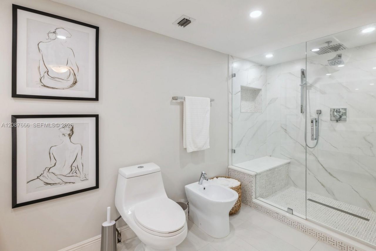 6423 Collins Ave, Unit 1201, Miami Beach, FL 33141 Photo