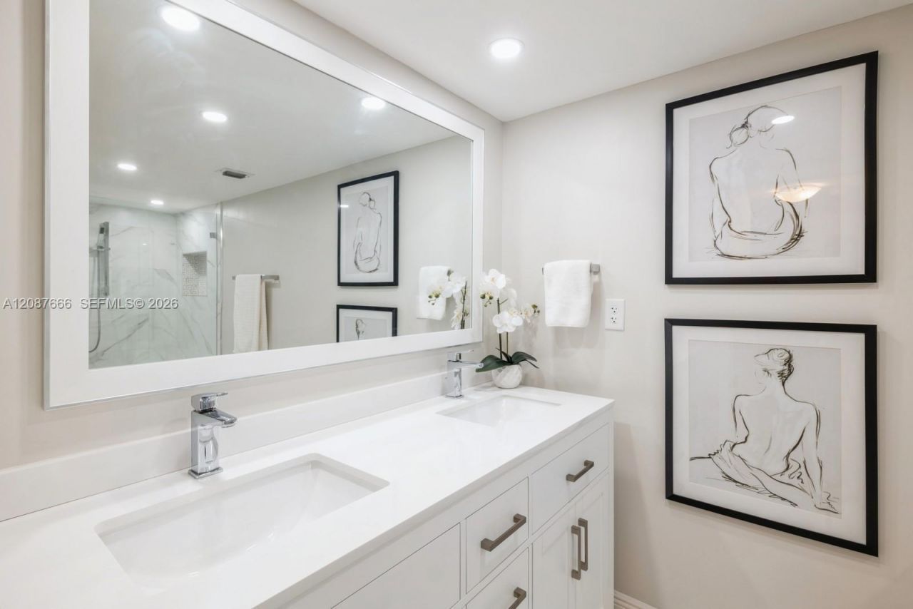 6423 Collins Ave, Unit 1201, Miami Beach, FL 33141 Photo