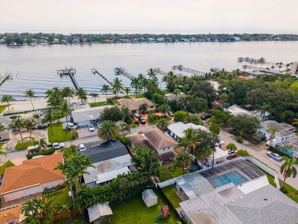 919 S Lakeside Pl, Lantana, FL 33462