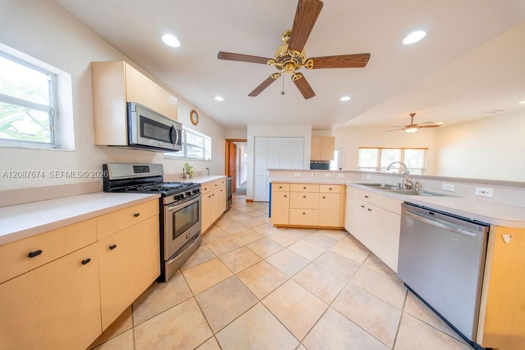 919 S Lakeside Pl, Lantana, FL 33462 Photo