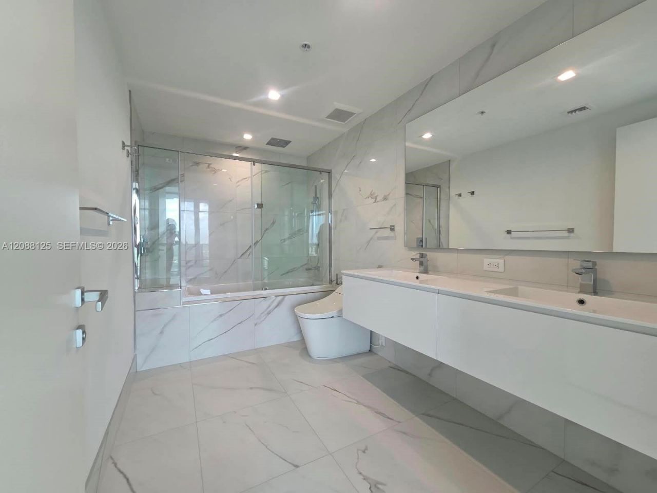 1170 E Hallandale Beach Blvd, Unit 1105, Hallandale Beach, FL 33009 Photo