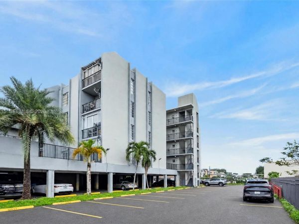 305 W 68th St , Unit 419, Hialeah, FL 33014
