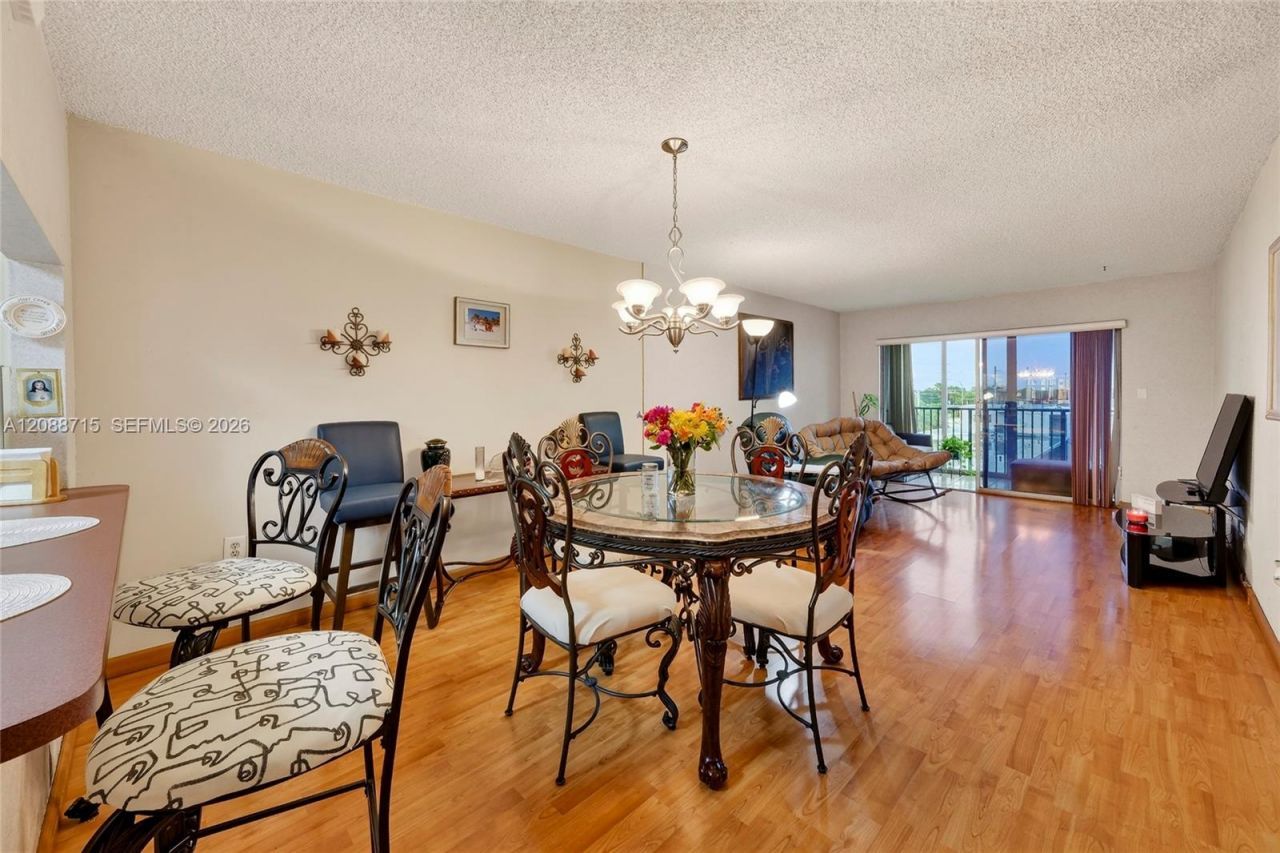 305 W 68th St, Unit 419, Hialeah, FL 33014 Photo