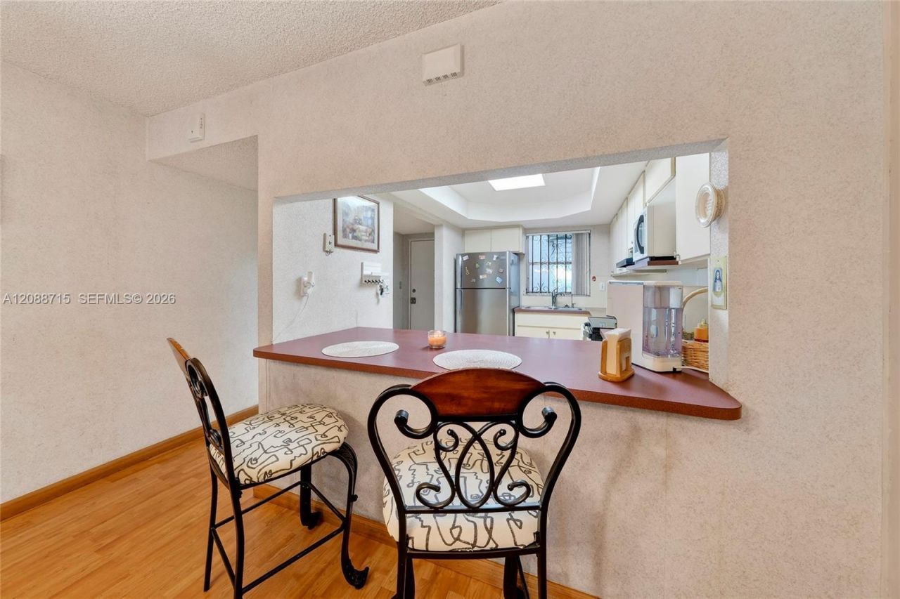 305 W 68th St, Unit 419, Hialeah, FL 33014 Photo