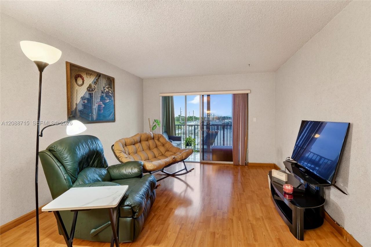 305 W 68th St, Unit 419, Hialeah, FL 33014 Photo