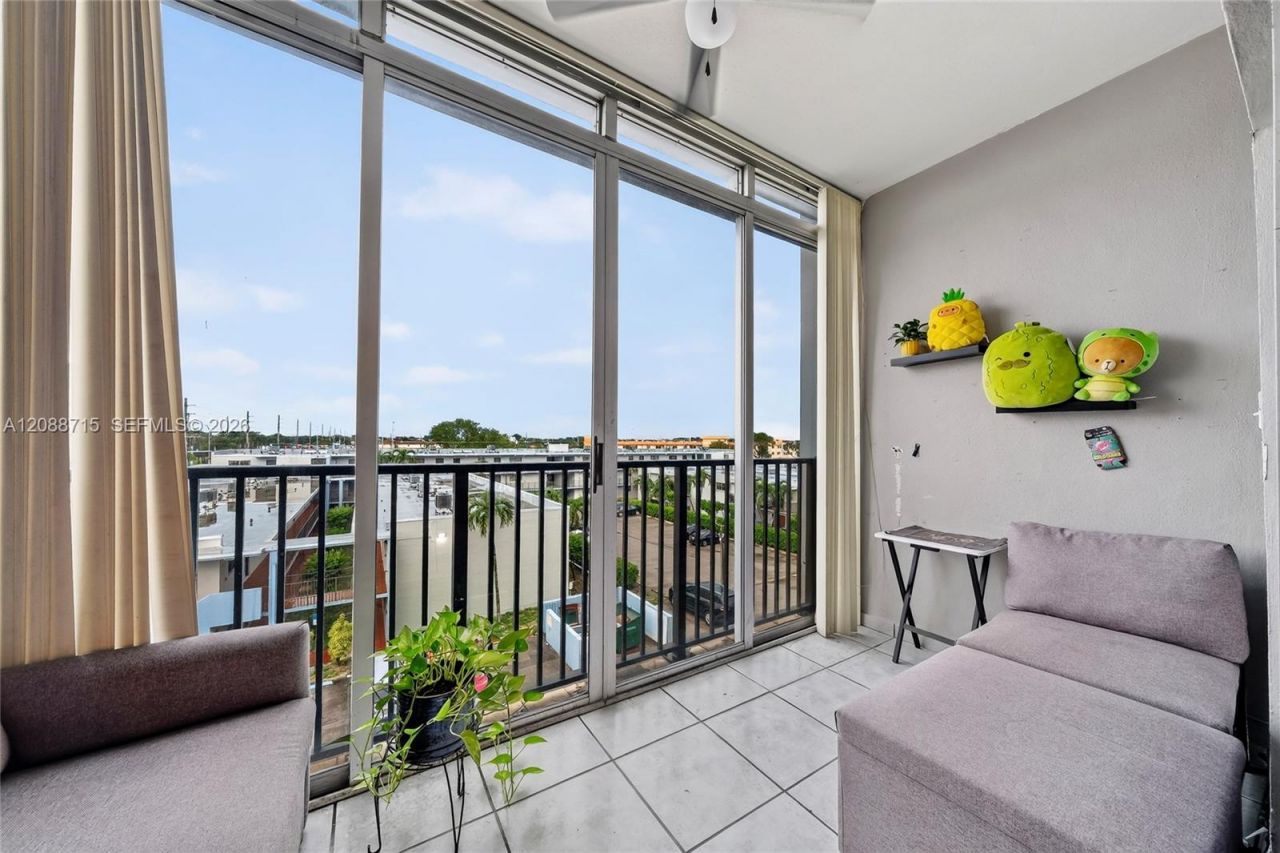 305 W 68th St, Unit 419, Hialeah, FL 33014 Photo