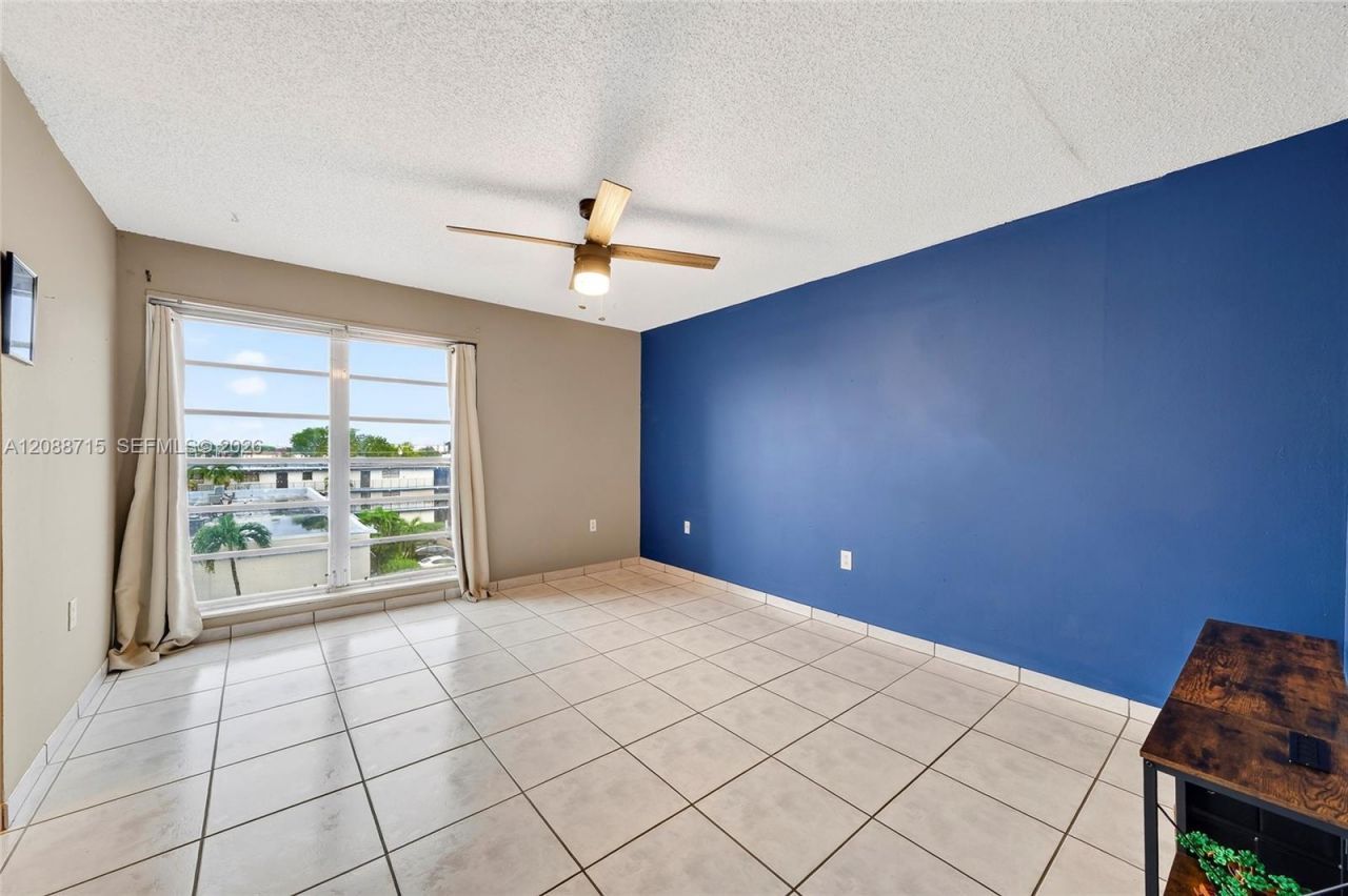 305 W 68th St, Unit 419, Hialeah, FL 33014 Photo