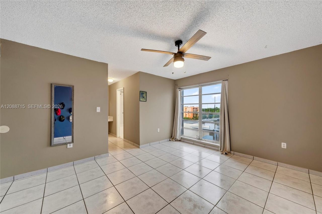 305 W 68th St, Unit 419, Hialeah, FL 33014 Photo