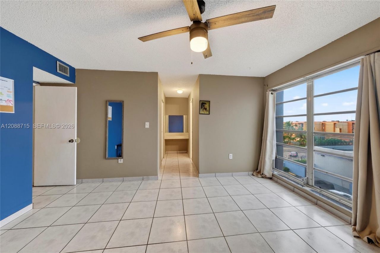305 W 68th St, Unit 419, Hialeah, FL 33014 Photo