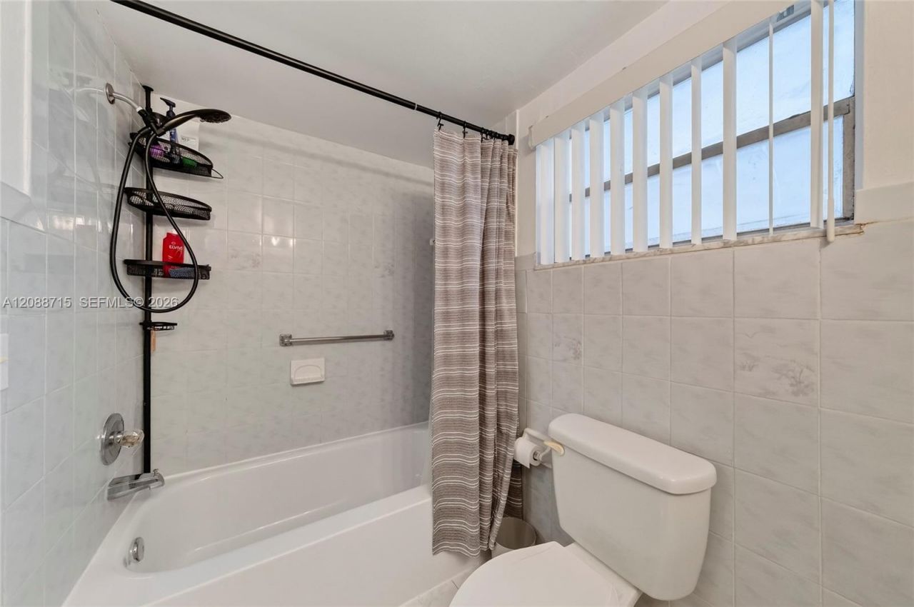 305 W 68th St, Unit 419, Hialeah, FL 33014 Photo