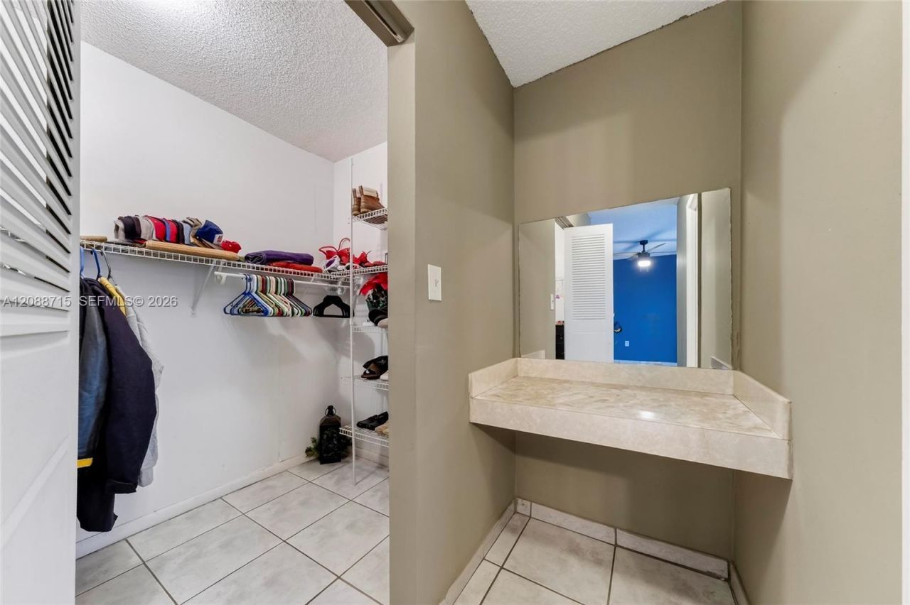 305 W 68th St, Unit 419, Hialeah, FL 33014 Photo