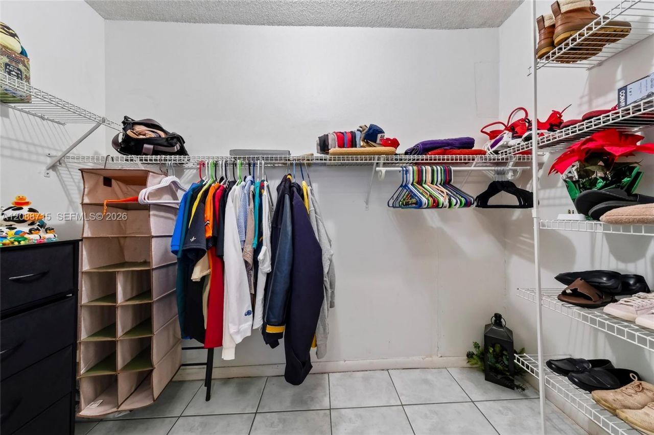 305 W 68th St, Unit 419, Hialeah, FL 33014 Photo