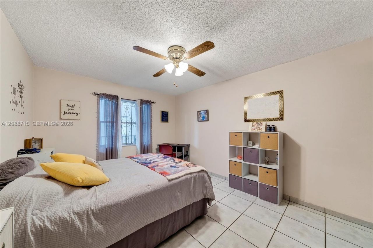 305 W 68th St, Unit 419, Hialeah, FL 33014 Photo