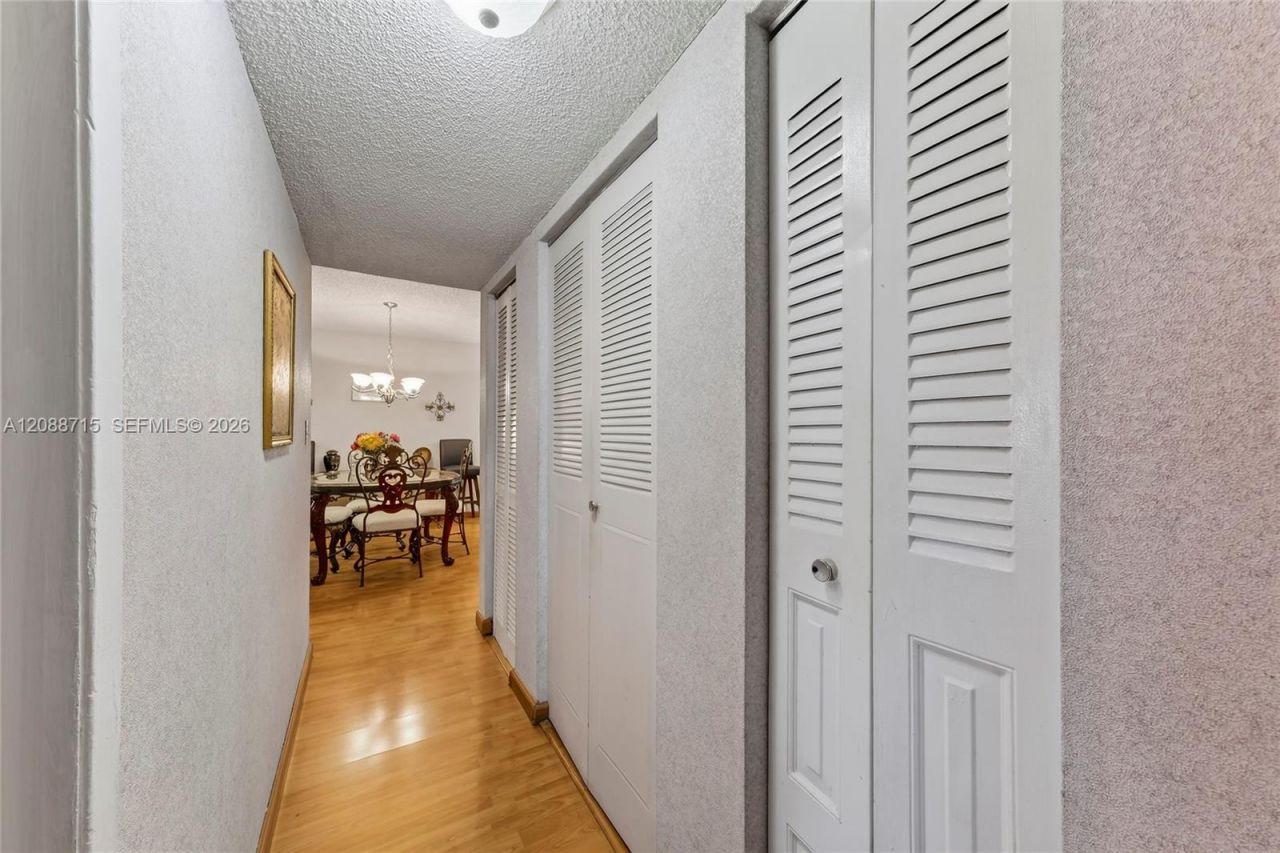 305 W 68th St, Unit 419, Hialeah, FL 33014 Photo
