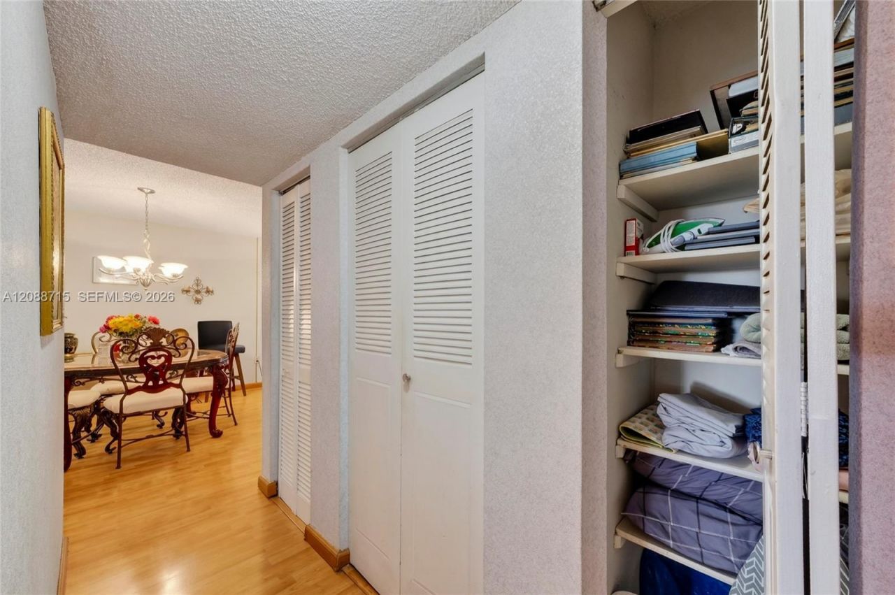 305 W 68th St, Unit 419, Hialeah, FL 33014 Photo