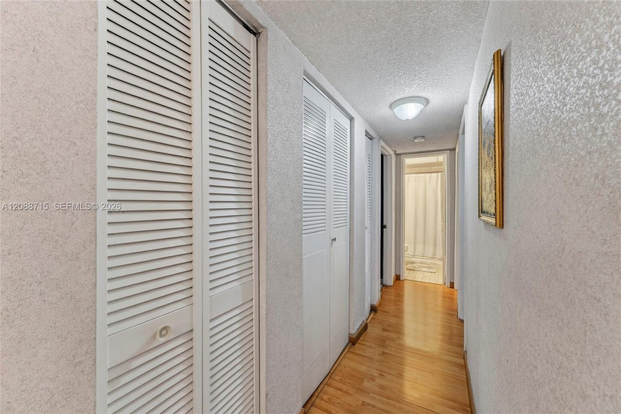 305 W 68th St, Unit 419, Hialeah, FL 33014 Photo