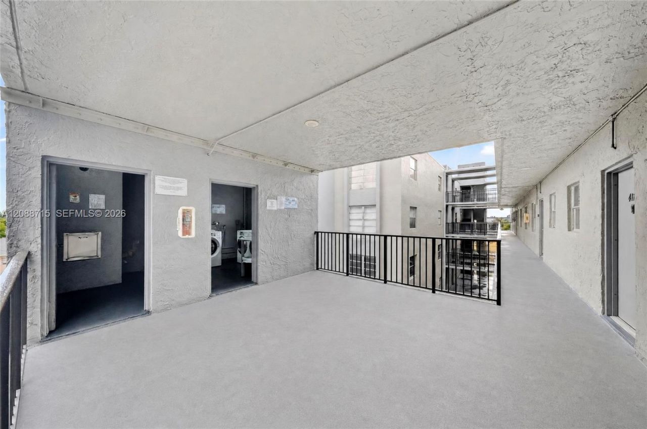 305 W 68th St, Unit 419, Hialeah, FL 33014 Photo