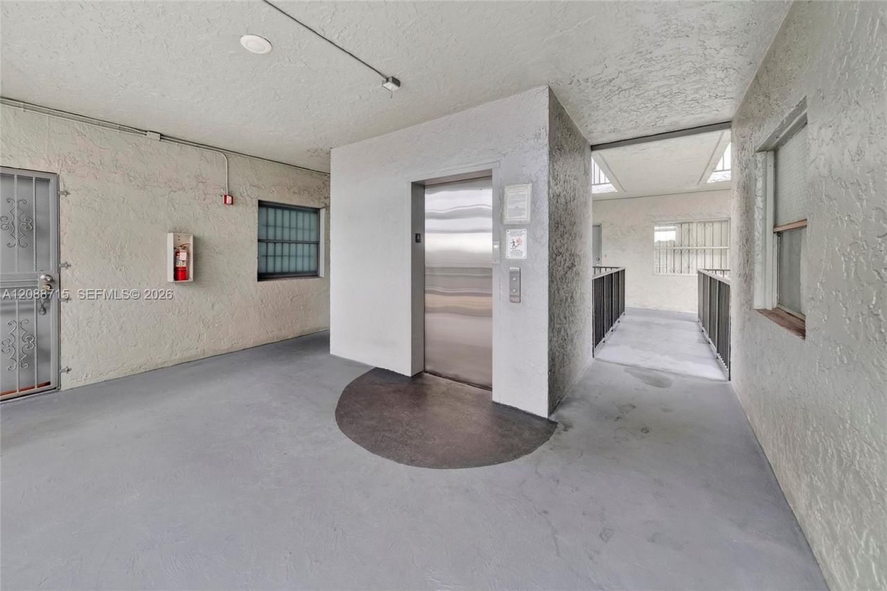 305 W 68th St, Unit 419, Hialeah, FL 33014 Photo
