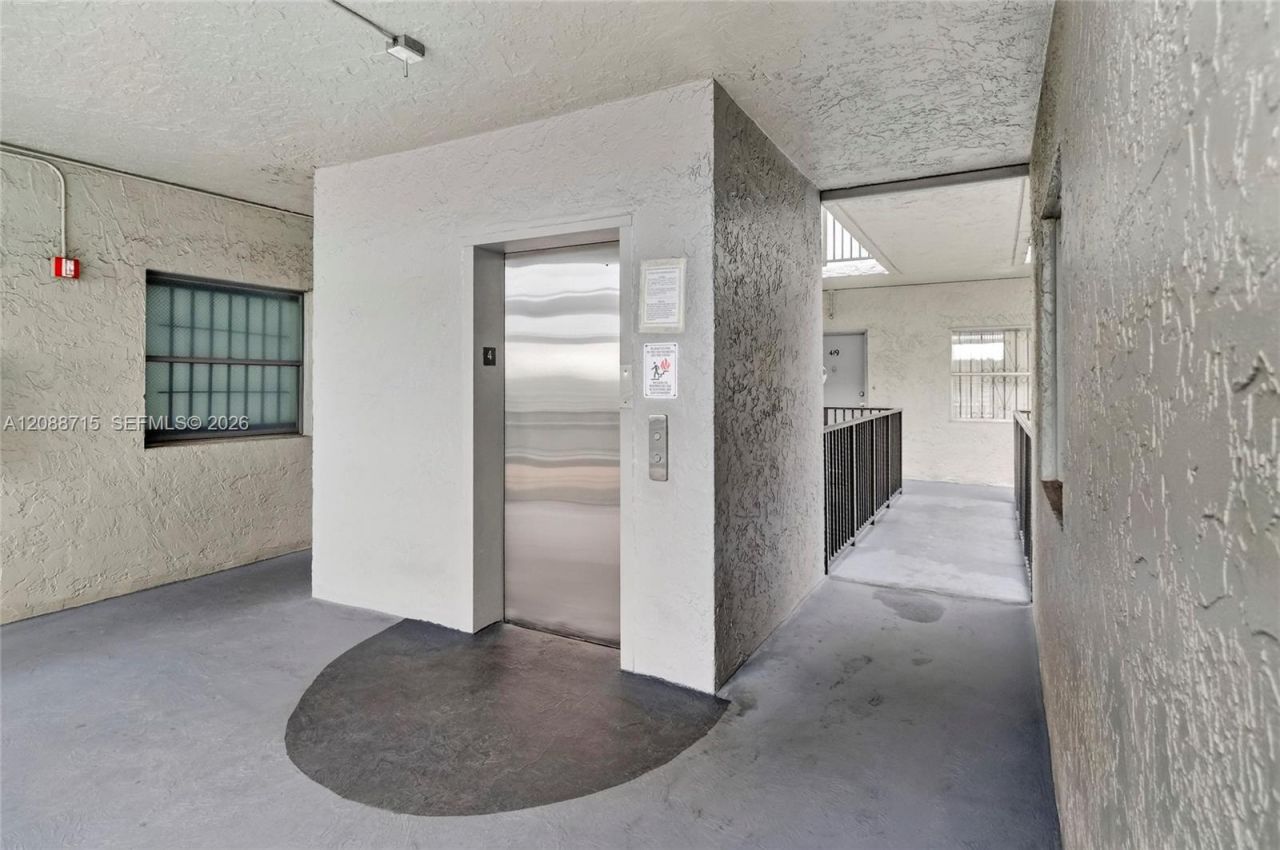 305 W 68th St, Unit 419, Hialeah, FL 33014 Photo