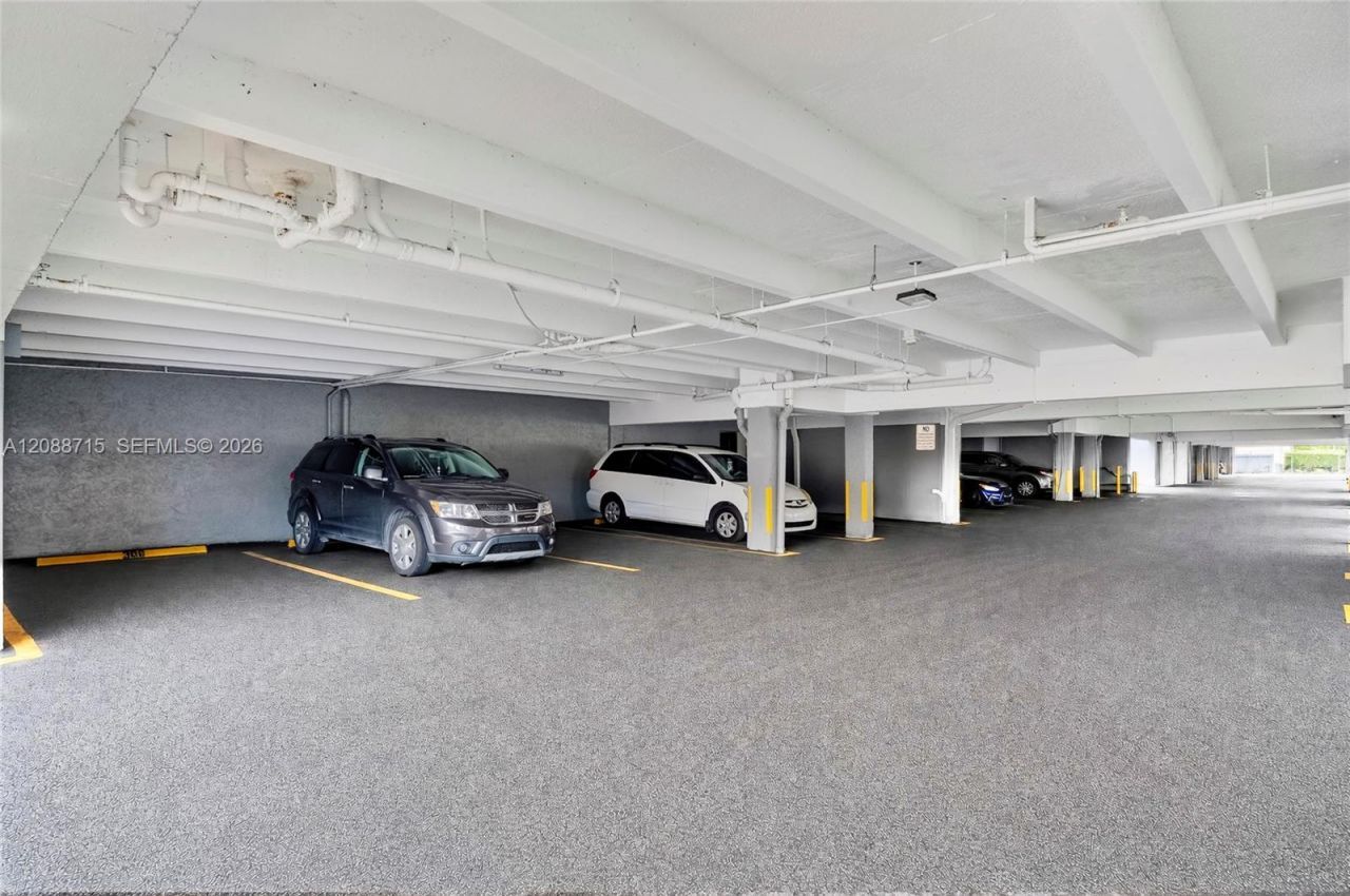 305 W 68th St, Unit 419, Hialeah, FL 33014 Photo