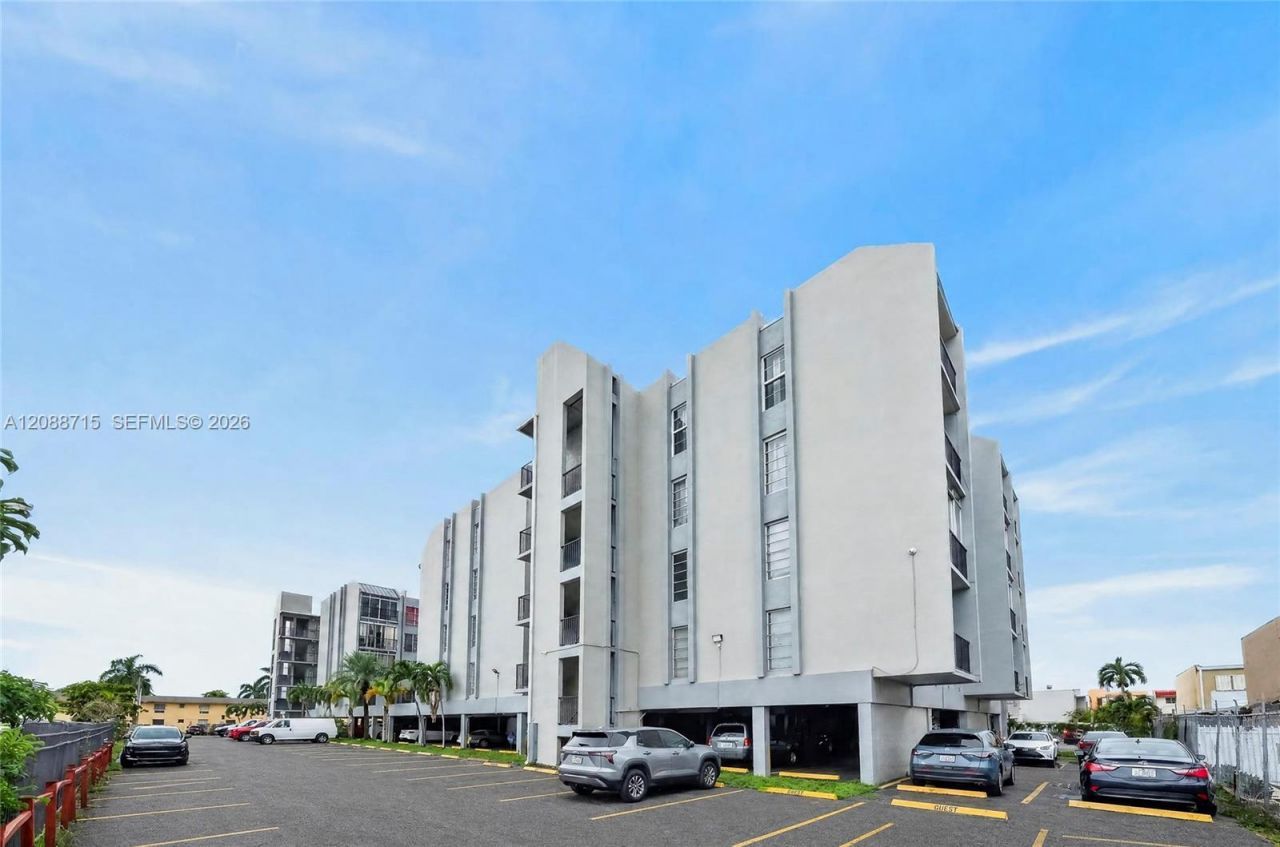 305 W 68th St, Unit 419, Hialeah, FL 33014 Photo