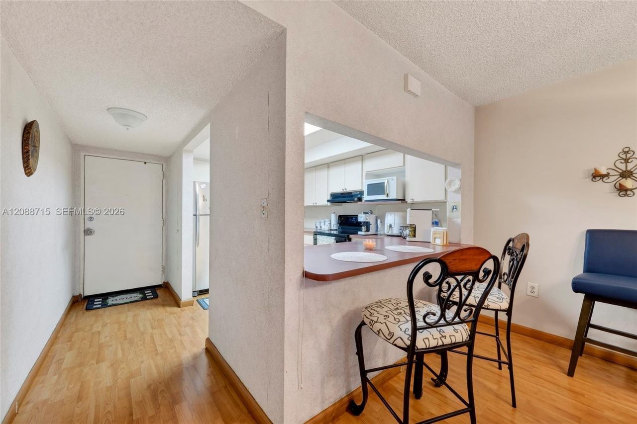 305 W 68th St, Unit 419, Hialeah, FL 33014 Photo