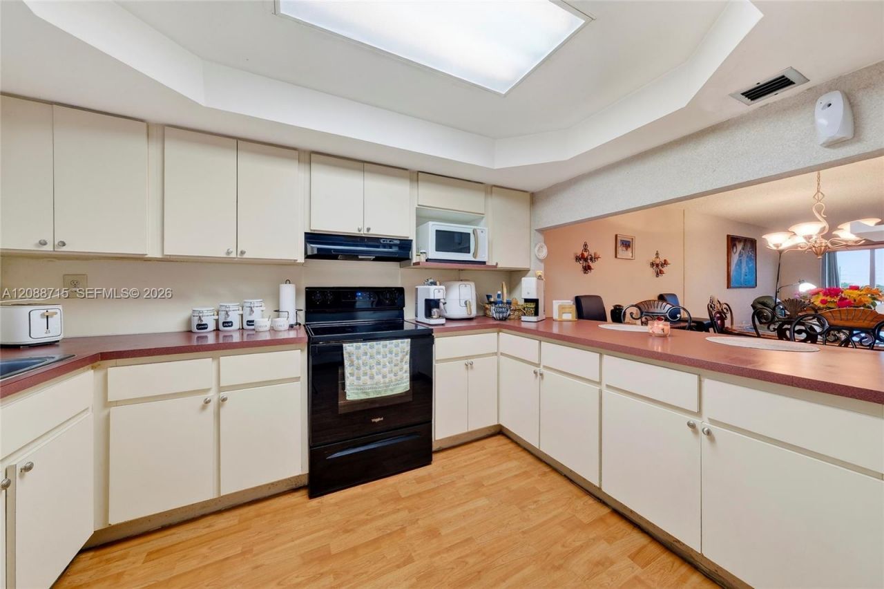305 W 68th St, Unit 419, Hialeah, FL 33014 Photo