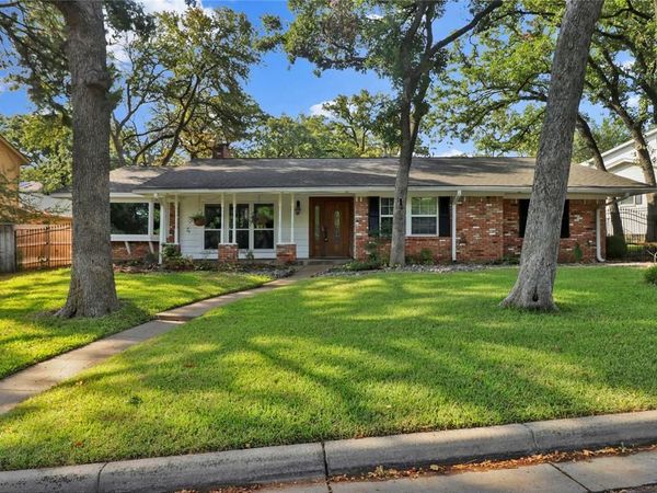 2706 Oak Cliff Lane , Arlington, TX 76012