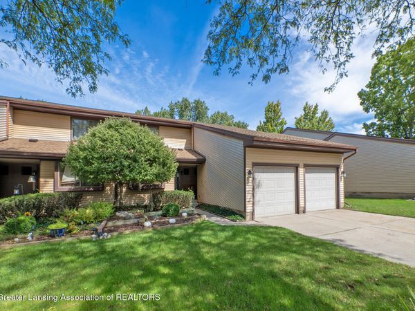 2037 E Provincial House Drive, Lansing, MI 48910
