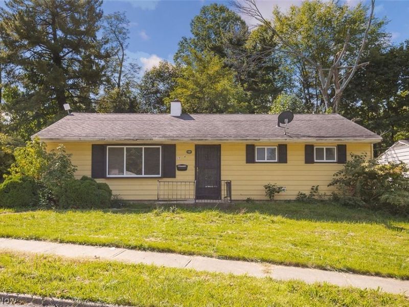 17614 Rook Circle , Cleveland, OH 44112 Photo 2