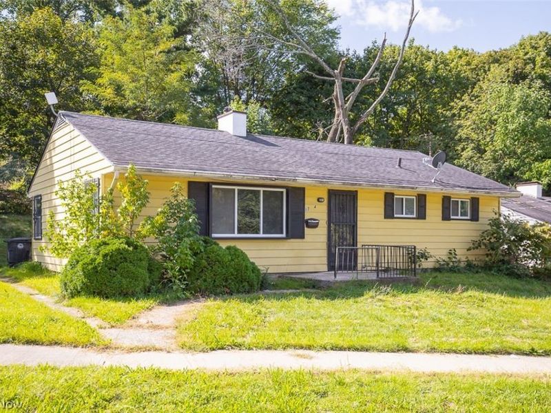17614 Rook Circle , Cleveland, OH 44112 Photo 3