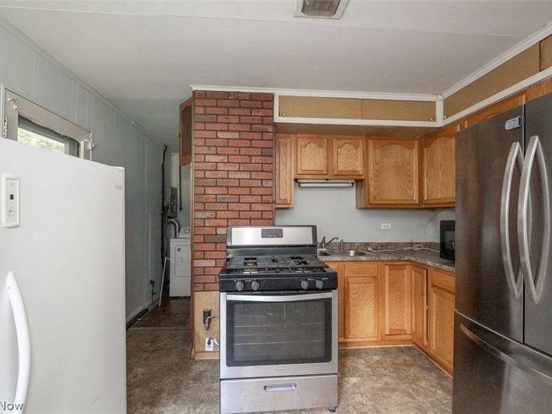 17614 Rook Circle , Cleveland, OH 44112 Photo 8