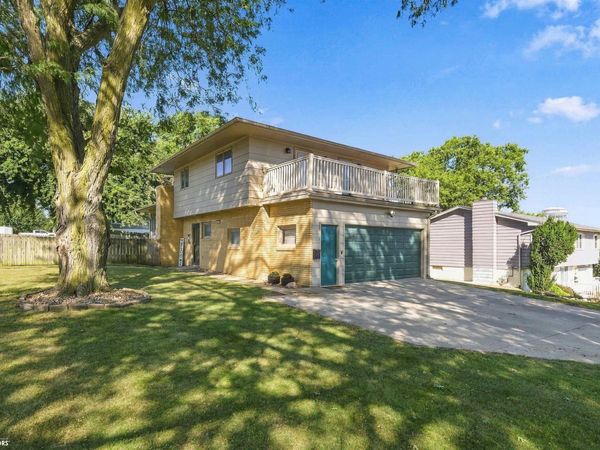 218 E Ingledue Street, Marshalltown, IA 50158