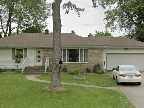 2906 Oakwood Drive, Fort Wayne, IN 46816