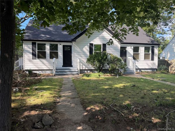 11 1st Place, Mastic, NY 11950