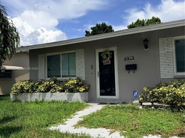 4913 NW 52nd St , Tamarac, FL 33319