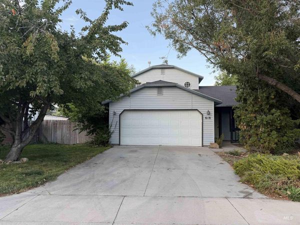 618 E Trail Creek Dr, Nampa, ID 83686