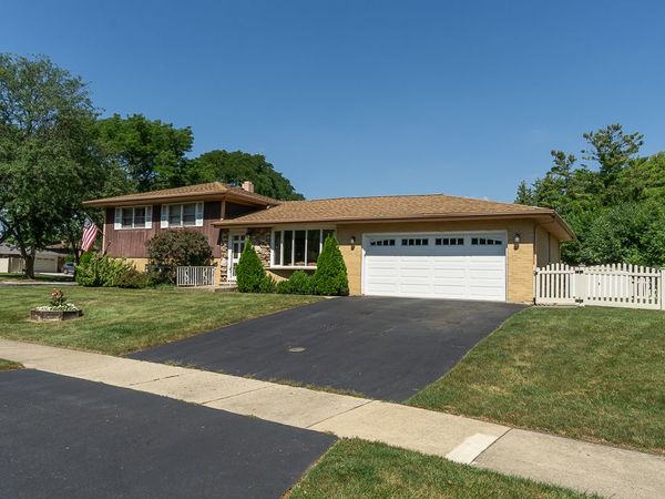 1101 N Millns Lane , Addison, IL 60101