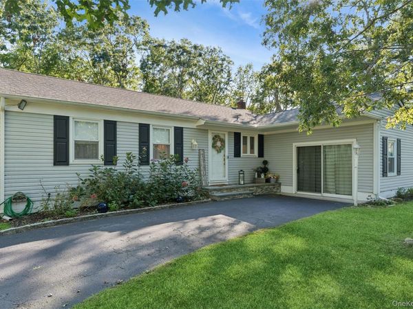 4 Arbor Lane, Hampton Bays, NY 11946