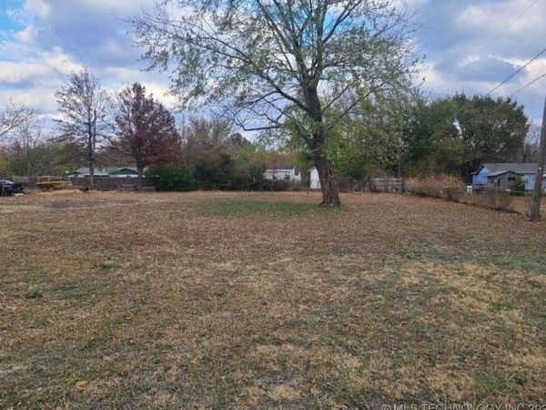 1031 S Pine Street, Nowata, OK 74048