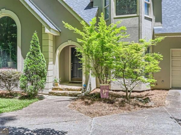 1872 Lake Lucerne Drive SW, Lilburn, GA 30047