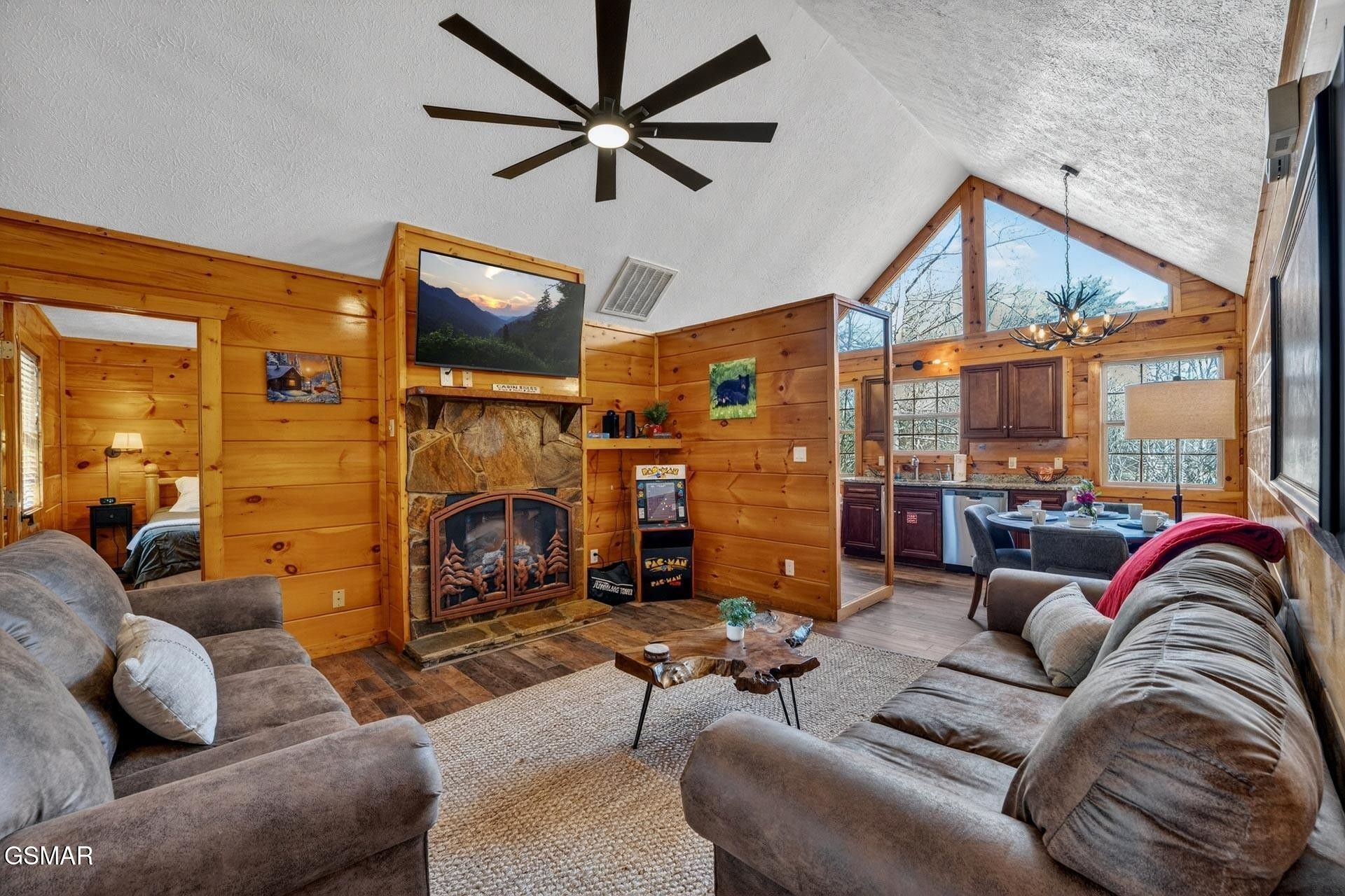623 Country Oaks Drive, Pigeon Forge, TN 37863 Main Photo
